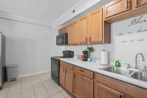 2BR Haven: Modern Comforts, Timeless Charm - Image 5