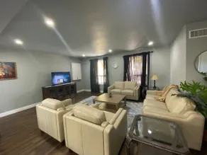 Peaceful Three Bedroom Apartment on the Water - Image 3
