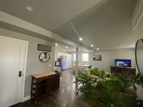 Peaceful Three Bedroom Apartment on the Water - Image 5