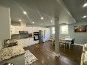 Peaceful Three Bedroom Apartment on the Water - Image 4