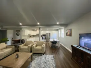 Peaceful Three Bedroom Apartment on the Water - Image 2