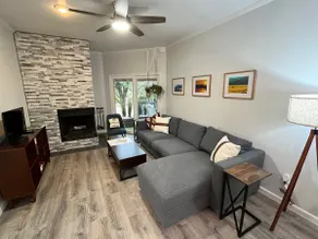 Feel at home in Austin! 1-bedroom condo - Image 2