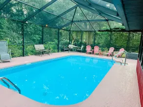 8 min from WEC! Adorable 2BR home with pool - Image 2