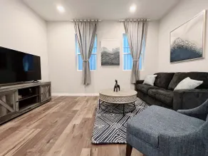 Modern and Cozy 2BR Apt Close to Art Museum - Image 3