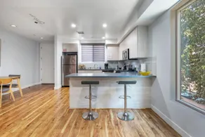 Sunny LA Family Getaway | 4BR | Balcony | Parking - Image 4