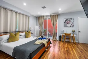 Sunny LA Family Getaway | 4BR | Balcony | Parking - Image 2