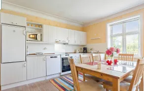 Charming, spacious, sea view guest house - Image 2