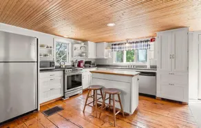 Private 8-Acre Cottage Near Beach & Portsmouth - Image 3
