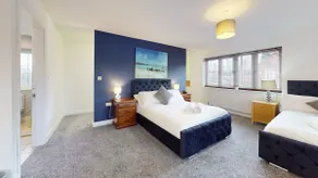 5bed House, 8 Double beds Perfect for large groups - Image 5