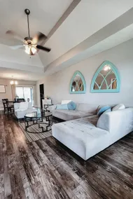 Luxury Newer Home with Fire Pit and trampoline - Image 3