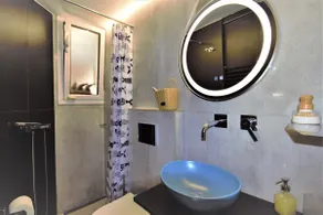 h2h Chris/Small apt, near Athens, metro - Image 3