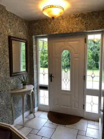 Country holiday home with lake views - Image 4