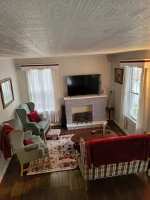 Queen City Quarters- cozy, historic, 1920s home - Image 3