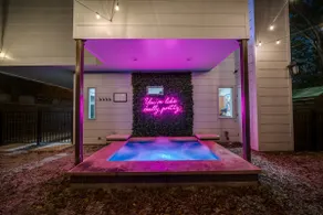 Modern DT Retreat w/ Hot Tub King Bed Fast Wi-Fi - Image 3