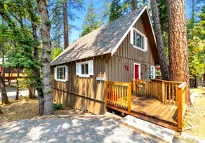 Red Door Cottage. Close to town! Pet-friendly! - Image 2