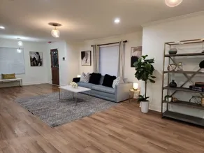 College Hills House - Image 2