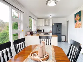 Stunning West Hobart Home- Close to city and shops - Image 2