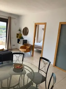 Modern 2 Bedroom Aptmt - Aircon and Swimming Pool - Image 3