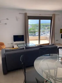 Modern 2 Bedroom Aptmt - Aircon and Swimming Pool - Image 5