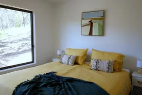 Peaceful bush retreat in newly renovated lodge in St Andrews - Image 5