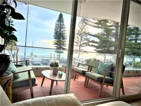 Stunning, uninterrupted views of beach & surf - Image 3