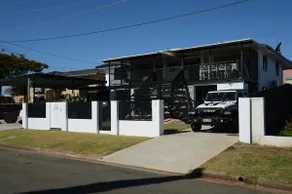 Industrial style self contained,private studio - Image 3