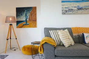 Stunning home, sea views, walk to beach - Image 4