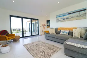 Stunning home, sea views, walk to beach - Image 5