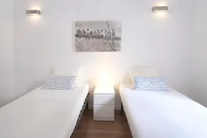 Modern home near the Old Town of Valencia - Image 3