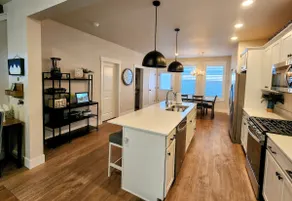 Cheerful, Comfy, Cute 2 Bed Townhome - Image 5