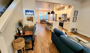 Cheerful, Comfy, Cute 2 Bed Townhome - Image 2