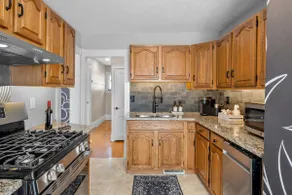 King Bed, Family-Friendly Homebase, and Walkable! - Image 3