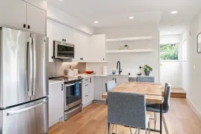 Modern Townhouse near Light Rail - Image 2