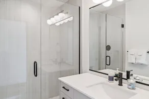 Modern Townhouse near Light Rail - Image 4
