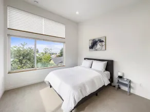 Modern Townhouse near Light Rail - Image 3