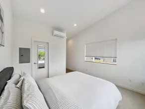 Modern Townhouse near Light Rail - Image 5