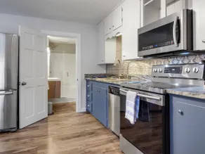 Village 2-Bedroom with Riverview - Image 2