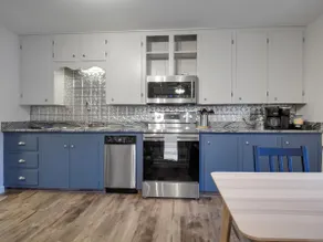 Village 2-Bedroom with Riverview - Image 3