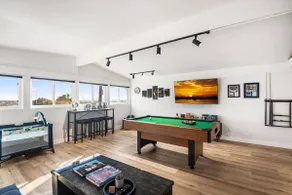 Stunning Family Home nearby DTLA with Game Room! - Image 2