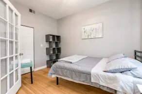Logan Sq 4BR • Free Parking • Near Nightlife & DT - Image 3