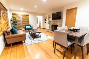 Harriet's Haven- Charming home with cozy fireplace - Image 2