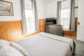 Charming, Renovated Mountain Cabin, Cabin 105 - Image 4