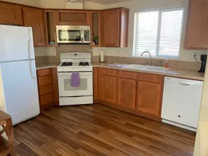 Cozy 2 bedroom cabin with a patio - Image 4