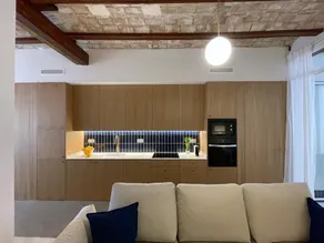 Elegant accommodation with porch - Image 2