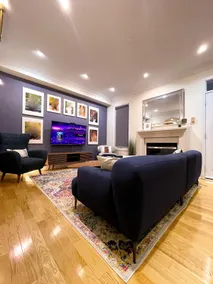 Stylish 3-Story Townhome Close to Subway! - Image 3
