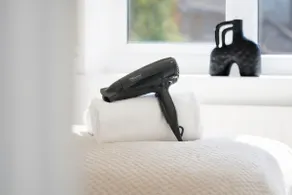 Welcoming House with Free Parking and Fast WiFi - Image 5