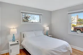 Modern 5BR Retreat Near Hofstra | Sleeps 10 - Image 3