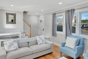 Modern 5BR Retreat Near Hofstra | Sleeps 10 - Image 2