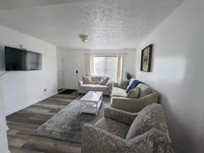 Spacious 4 bedroom, sleeps 10, close to VT - Image 2