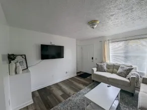 Spacious 4 bedroom, sleeps 10, close to VT - Image 4